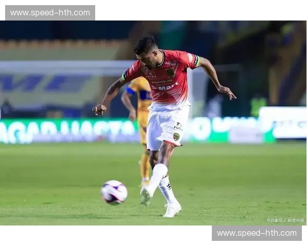 墨超风云再起：当“红黑军团”阿特拿斯撞上“北方之虎”泰格雷斯，谁才是真正的绿茵霸主？